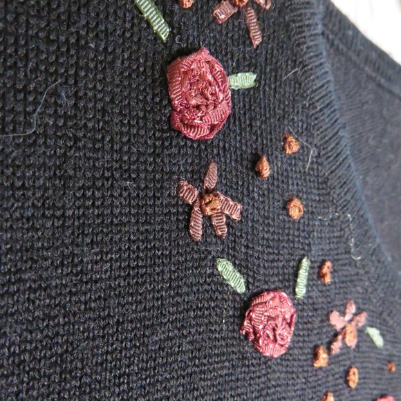 Black Sweater Vest with Embroidered Roses 15% wool size M Warm, Cottage Core - Picture 3 of 6